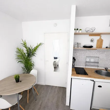 Cosy Nest Apartment *